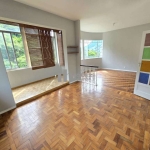 RUA TIAÇU(TIJUCA)-APARTAMENTO TIPO CASA RUA TRANQUILA ,ARBORIZADA-SALETA,SALA DE ESTAR COM VARANDA,VISTA PARA O VERDE,SALA DE JANTAR,3 QUARTOS SENDO 1 SUÍTE COM VARANDA,1 BANHEIRO SOCIAL,COZINHA, ÁREA