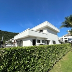 Casa em condomínio fechado com 04 suítes - Cachoeira de Bom Jesus -Florianópolis