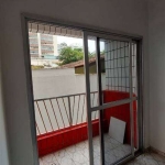 Apartamento de 01 dormitório, térreo, com sacada, 1 vaga de garagem coletiva. Pertinho da praia. Oportunidade!!