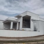 Casa térrea com 180 m&#178; de construção. Casa em condomínio