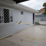 CASA COM 02 QTOS, GARAGEM COBERTA, FRENTE PRA RUA