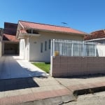 Vende-se casa mobiliada com 3 quartos, sendo 1 suite, mobiliada com amplo espaço externo para venda em Foquilhas, São José.