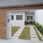 excelente casa três quartos, sendo uma suíte e closet, dois ambientes(estar e jantar), escritório,  banheiro social , área externa, lavanderia coberta,  garagem para dois carros e mais uma vaga extern