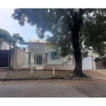 Ótima casa e clínica com várias salas completas e piscina !!! Vende - se !!!!