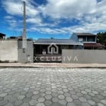 Casa com espaço de quintal, em Itapema do Norte