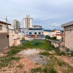 Terreno à venda no Centro de Divinópolis-MG: Infraestrutura completa, rua asfaltada e vizinhança tranquila!