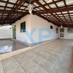 Casa à venda em Divinópolis-MG, Bairro Interlagos: 3 quartos, 1 suíte, 2 salas, 1 banheiro, 2 vagas - 120m² de luxo!