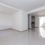 Sobrado espaçoso para alugar com 3 quartos, ático, 4 vagas e excelente localização em Santa Felicidade