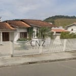 Casa à venda: Residência com 2 quartos sendo uma suíte e garagem em Dom Joaquim, Brusque-SC. 120m2, cozinha planejada, lavanderia ampla.