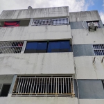 Vendo excelente apartamento todo reformado com 02 quartos na Tamarineira