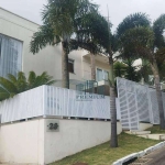 Casa em Condomínio Fechado com 3 Suítes e Piscina