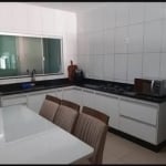 CASA A VENDA EM ARNIQUEIRAS - EM CONDOMÍNIO - 2 QUARTOS TODA NO PORCELANATO - LOTE C/ 280M² - CESSÃO DIREITOS