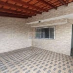 Casa á venda em Itanhaém de 132m² com 2 quartos, 2 vagas de garagem a 300 metros da praia.