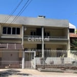 Casa 4 dormitórios com piscina