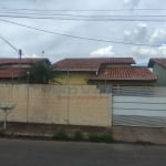 Casa com 2/4 sendo 1 suíte no bairro Santa Isabel