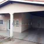 Casa Espaçosa com 3/4, 2 Suítes, Garagem p/ 3 Carros e Piscina