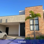 Casa à venda no condomínio Saint Paul, 3 suítes, com 209m² de área construída e 360m² de área total