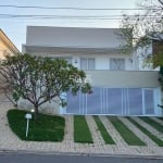 Casa sobrado à venda no Condomínio Jardim Theodora, 4 suítes, 418m² de área construída e 600m² de área total