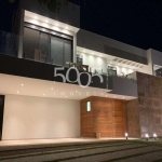 Excelente casa com 400m2 de área construída, somada a áreas úteis como varandas e fogo de chão que acrescentam mais 150m2.  Seu terreno mede 1004m2.