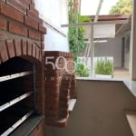 Casa no Centro à venda com excelente localização, ideal para ponto comercial. São 3 dormitórios, 2 banheiros, sala, cozinha, quintal