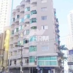 Apartamento à venda no Centro de Balneário Camboriú-SC.