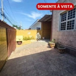 Casa à venda com 3 dormitórios, localizada no Jardim Yeda, em Campinas/SP.