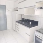 Apartamento 2 Q. Cozinha mobiliada. Com armários. Próximo Praça Universitária