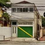 Casa para alugar na Rua Luís de Camões, 236, Encruzilhada, Santos