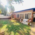 Casa térrea com 498 m2 de terreno. Localizada em uma das melhores ruas da City lapa!