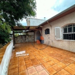 Casa com 14m de frente, 3 dormitórios sendo 1 suite, terraço lateral e na fachada, salão de festas com churrasqueira, duas vagas! Preço imperdível!