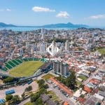 Apartamento de 2 dormitórios com 1 suíte e terraço privativo na planta no Bairro Estreito em Florianópolis!