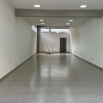 Imóvel comercial disponível para locação no Centro com 114m2 de área útil com salão, 2 banheiros.