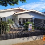 Casa para Venda em Campo Mourão, Centro, 5 dormitórios, 1 suíte, 2 banheiros, 2 vagas