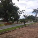 Terreno plano em condomínio estruturado com boa vizinhança em ótimo local!