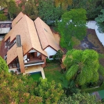 Elegante casa de vila para venda com 4 quartos, sendo 4 suítes, 800m²