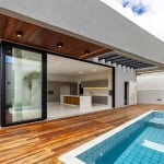 Casa térrea em condomínio de 274 m² com 3 suítes e piscina à venda em Goiânia.