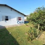 Casa com 3 dormitórios e amplo quintal à venda na Serraria, São José, SC