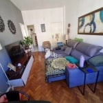 Excelente apartamento de de frente com2 quartos com dependência em Copacabana