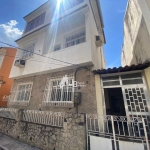 Casa de Vila duplex com terraço e vaga de garagem no Maracanã