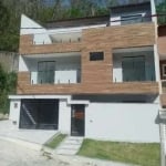 Casa Triplex com 3 suítes na Taquara