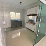 Casa com dois dormitórios em condomínio
