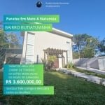 Casa em condomínio, com 3 suítes e com um bosque único e privativo