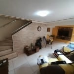 Casa com 3 Quartos e 3 banheiros à Venda