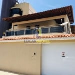 Casa  bastante ampla com terreno de 320 m² e 327.80 m² de área construída em ótima localização no B