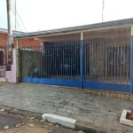 **Excelente casa no Jardim Eulina: 4 quartos, 3 vagas e muita privacidade!**