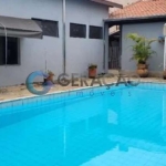 Casa com edícula com 720m² 06 suítes ao todo e piscina no Jardim das Colinas.