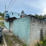 Imóvel com 3 casas, sendo uma casa principal e 2 casas alugadas