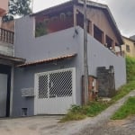 Casa em rua sem saida, gararagem para 3 carros.