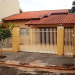 Casa a VENDA em Ibiporã com 300 m&#178; (3 dormts. e 1 suíte), 02 vagas de garagem.