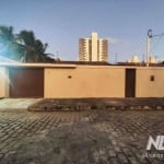 Casa com 4 dormitórios para alugar, 240 m² por R$ 2.700,00/mês - Lagoa Nova - Natal/RN